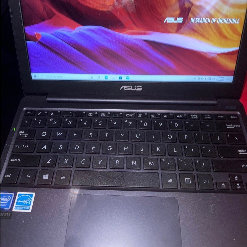 AsusTek laptop (ASUS)